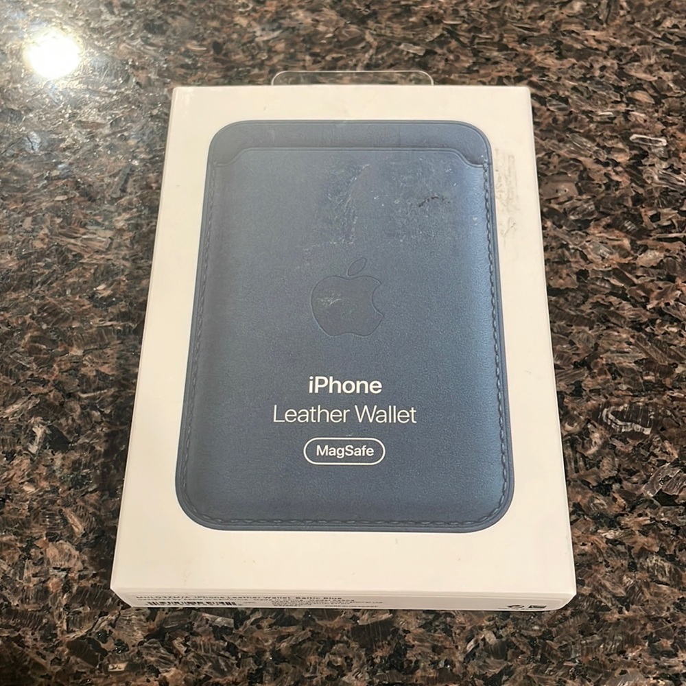 iPhone Leather Wallet-MagSafe